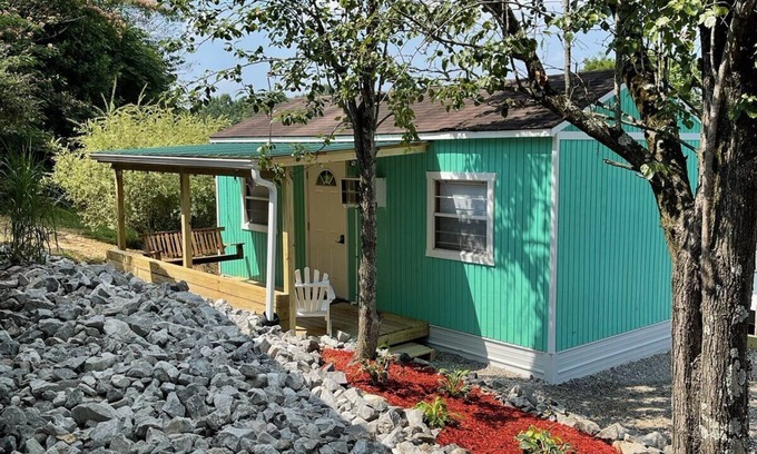 Burkesville House | Charming Tiny House with Deck, Swing & Pool Access