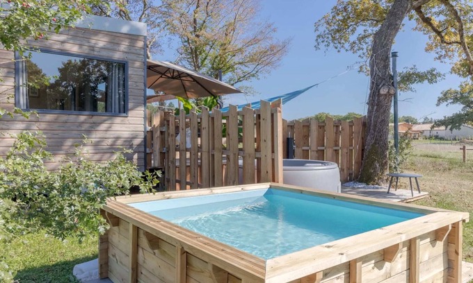Castelviel Cottage | Relaxing Tiny House with Spa near Bordeaux & Saint Emilion