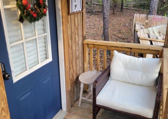 Peach County House | Cozy Retreat in the Woods: Pet-Friendly and Accessible