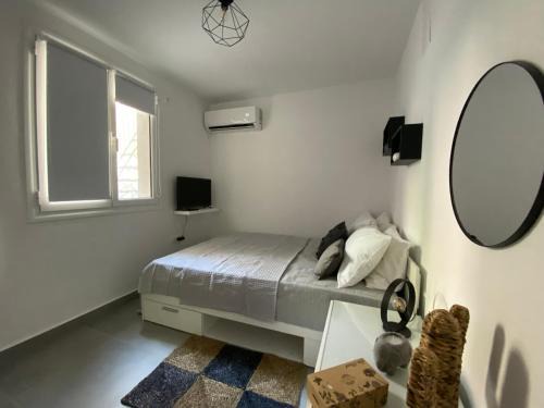 Nea Erithraia Apartment | Cozy Tiny Little House: Pet and Child Friendly Escape