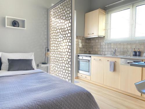 Nea Erithraia Apartment | Cozy Tiny Little Studio - Guest Rated 9.4, Pet Friendly