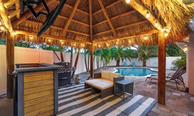 Coral Ridge Apartment | Cozy Beach Retreat with Free Heated Pool & Pet-Friendly Stay