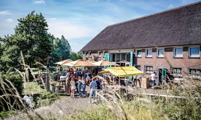 Zuid-Beijerland Hotel | Charming Tiny Parks Escape with Family-Friendly Amenities