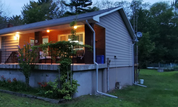 Tiny Cottage | Tiny Reds - Spacious and Cozy Cottage next to Cove Beach