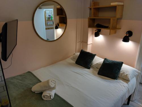 St Luke's Apartment | Tiny Space Central London Zone 1