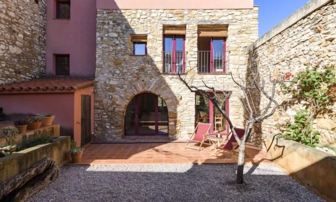 Godall House | Pet-Friendly Retreat at Tio Pepe de Maja by Interhome