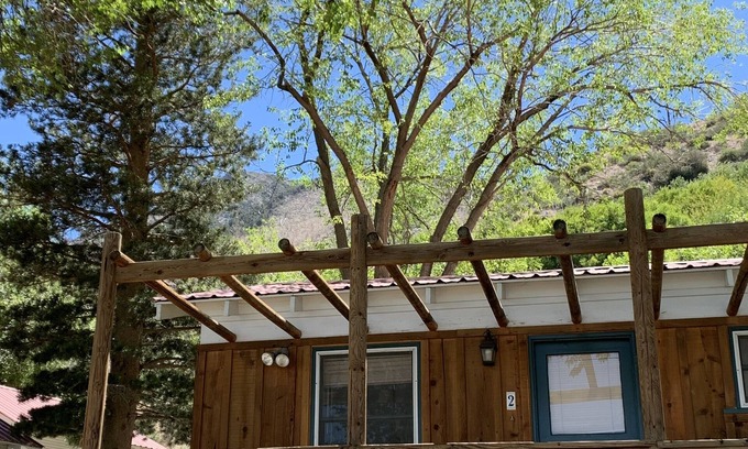 Lee Vining Cabin | Discover Tioga Lodge At Mono Lake: Family-Friendly Retreat