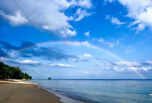 Tekek Bed & Breakfast | Oceanfront Bliss at Tioman Cabana Bed & Breakfast