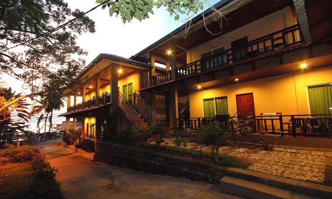 Tioman Island Hotel | Discover Tioman Dive Resort: Family-Friendly with Pool & Breakfast