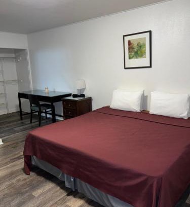 Lihue Hotel | Convenient Stay at Tip Top Motel with Family-Friendly Dining