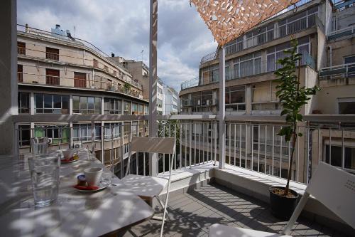 Omonia Apartment | Child-Friendly Comfort at TiP - ToP Suites with 8.8 Rating