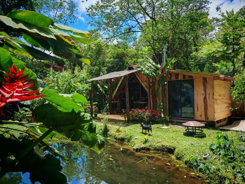 Poas Volcano National Park Cabin | Cozy Tipi Maleku: Pet-Friendly Retreat in Nature's Embrace