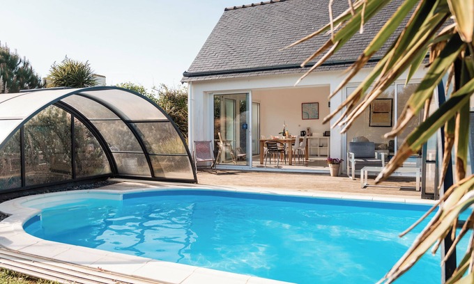 Plovan House | Tipoz'Immo - house with private pool - bed linen included - enclosed ground