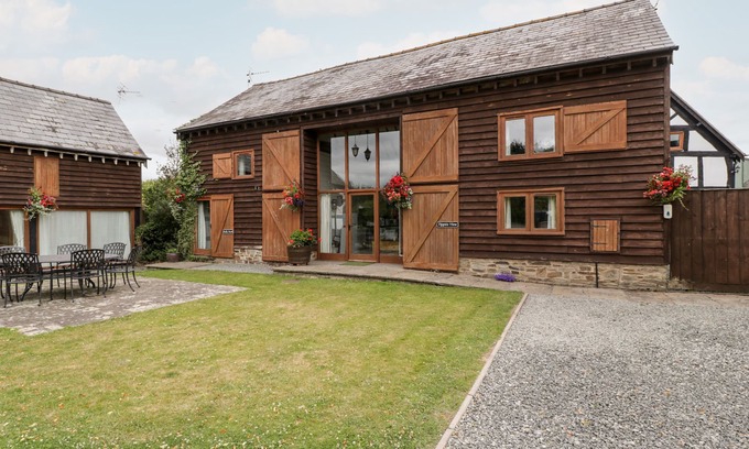 Leominster Cottage | Family-Friendly Tippets View: A Characterful Cottage Retreat