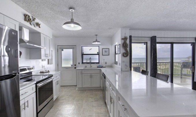 Palm Coast House | Oceanfront Retreat at Tipsy Turtle & Funky Pelican