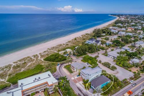 Holmes Beach House | Discover Tipsy Turtle: Oceanfront Oasis with 10/10 Rating