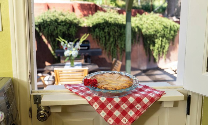 Paso Robles Cottage | Tipsyon12th: Walk to Downtown with Pet-Friendly Amenities