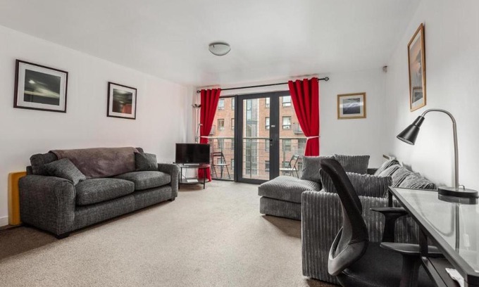 Tipton Apartment | Family-Friendly Tipton 2 Bed Apartment with Great Reviews