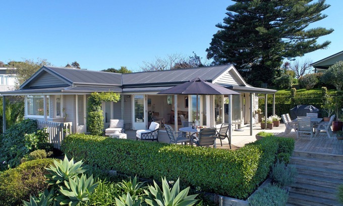 Oneroa House | Experience Tiri Heights: Oceanfront Bliss on Waiheke