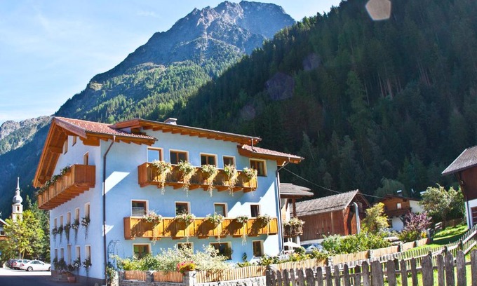 Feichten Apartment | Top-Rated Tirolerhof - Family-Friendly Apartment Retreat