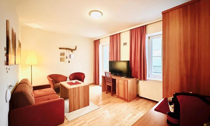 Doelsach Hotel | Pet-Friendly TirolerHof Dölsach with Breakfast & Dining
