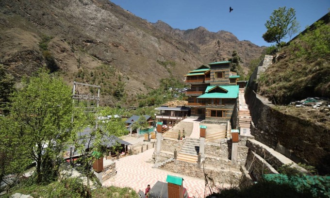 Mohal Hotel | Family-Friendly Tirthan Villa with Kitchen & Breakfast Included
