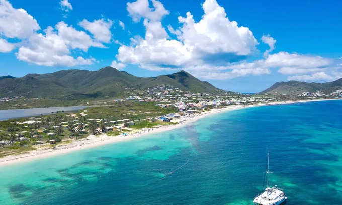 Bellevue Apartment | Experience Tisucrier Orient Bay with Oceanfront Views