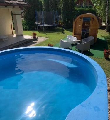 Tiszakecske House | Relax at Tiszapart-Vendégház with Oceanfront Views