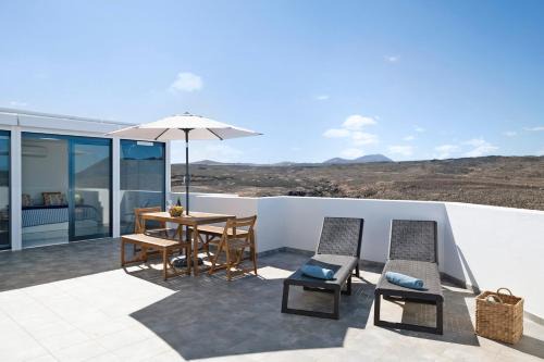 La Santa House | Family-Friendly Stay at Titán - 4-Star Experience Awaits