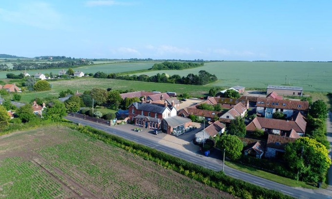 Titchwell Hotel | Discover Titchwell Manor Hotel: 4-Star Stay with Top Amenities