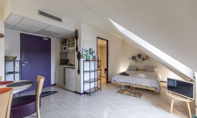 Lourdes Apartment | Discover TITHOME 3: Grand Studio Near City Center & Sanctuary