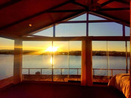 Puno Cabin | Guest Rated 9.5: Alojamiento Lago Titicaca with Restaurant