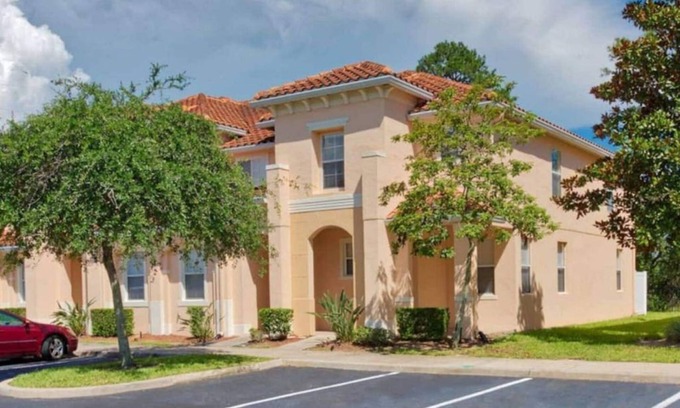 Crestwynd Bay House | Family-Friendly Tito's Beachy Townhouse near Disney Bliss