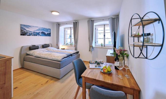 Tittmoning Apartment | Ideal Stay at Tittmoning Stadtplatz 28 - Pet Friendly Haven