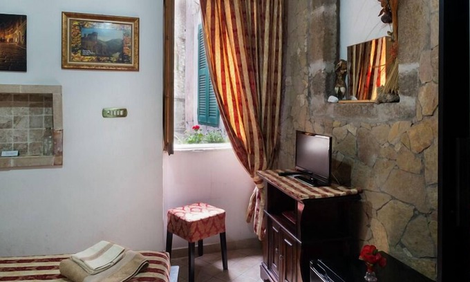 Tivoli House | Tivoli, Sibilla independent room with bathroom in the heart of the historic center