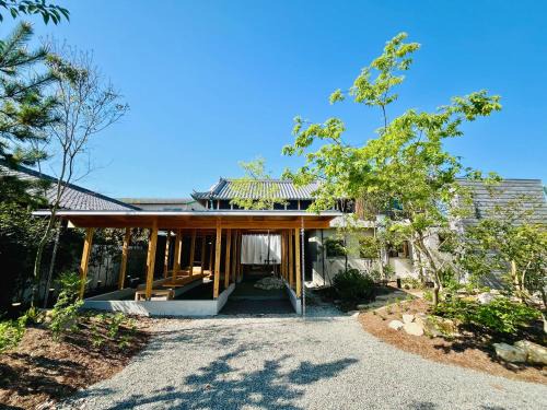 Minamiawaji Apartment | Experience Tiz庵 善: Family-Friendly Stay with Spa Access