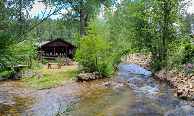 Jefferson County Cabin | Idyllic Tizer Botanic Gardens Cabin near Yellowstone & Glacier