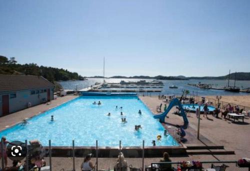 Sogne House | Oceanfront Retreat at Tjønneveien - Pet Friendly & Family Fun