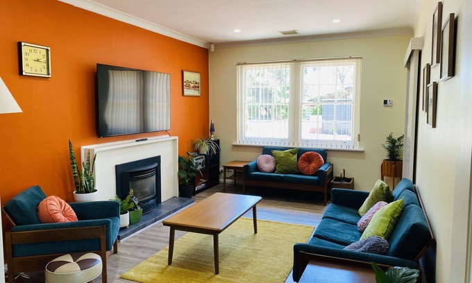 Novar Gardens House | TJ’s Retro Retreat: Family-Friendly Stay Near Glenelg & CBD
