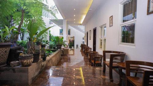 Dinoyo House | Budget-Friendly Tlogomas Guest House with Breakfast Included