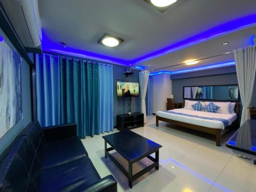 Mactan Export Processing Zone Apartment | Cozy TLT Condotl with Pool, Restaurant & Breakfast Option