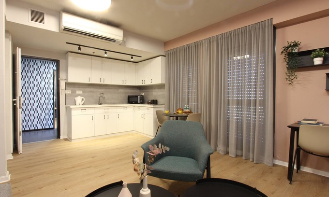 Tel Aviv Hotel | Family-Friendly TLV TAU By Seanrent with Kitchen Amenities
