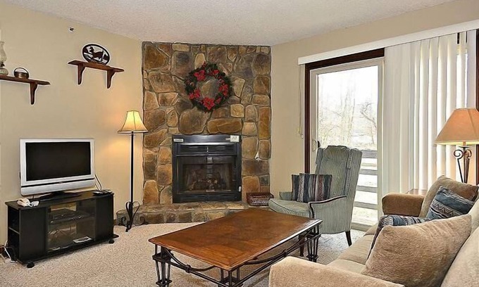 Timberline Condo | Relaxing Ground Floor Condo with Lake View & Spa Access