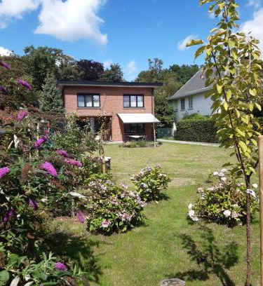 Boom House | Guest Rated 10/10 at TML Vintage Villa with Restaurant & Breakfast