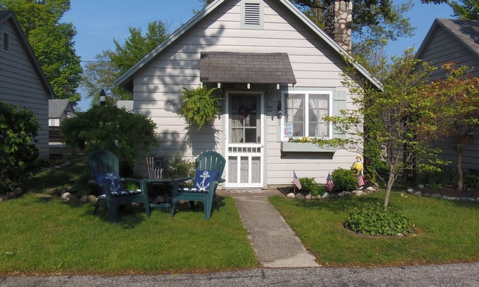 Ludington Cottage | Discover Parkview Cottages: Oceanfront Bliss Awaits