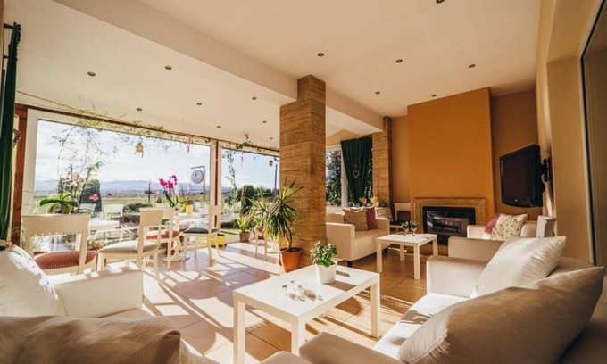 Mesopotamia House | Cozy Retreat at To Spiti tis Sofias with Breakfast Included