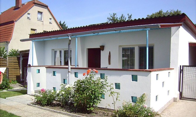 Lubmin House | Cozy Beachside Residence with Kitchen and Breakfast Options