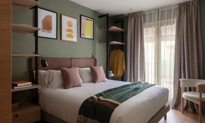 El Raval Hotel | Elegant TOC Hotel Las Ramblas: Family-Friendly & Breakfast Included