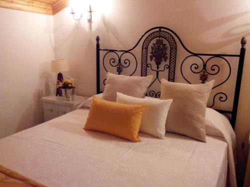 Pardieiros House | Family-Friendly Stay at Toca da Sede with Breakfast Included