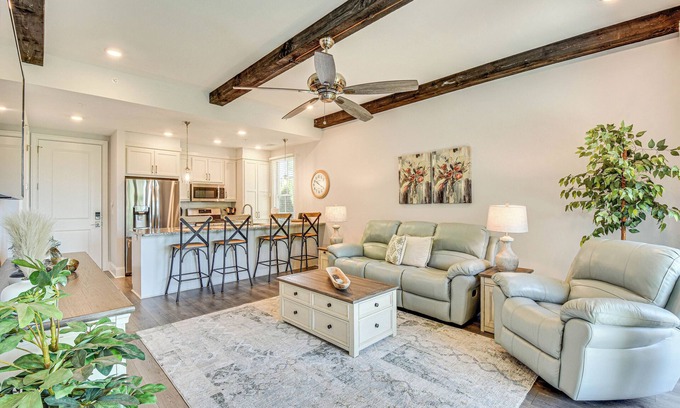 Toccoa Condo | Trendy Toccoa Getaway on Golf Course with Pool & Patio